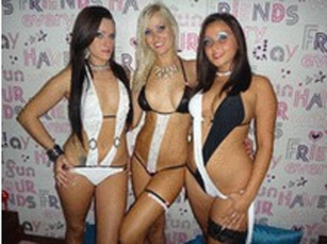 The best 3 girls show at cams.com!